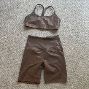SET: Beyond Yoga glitter sports bra & bike shorts brown with gold shine